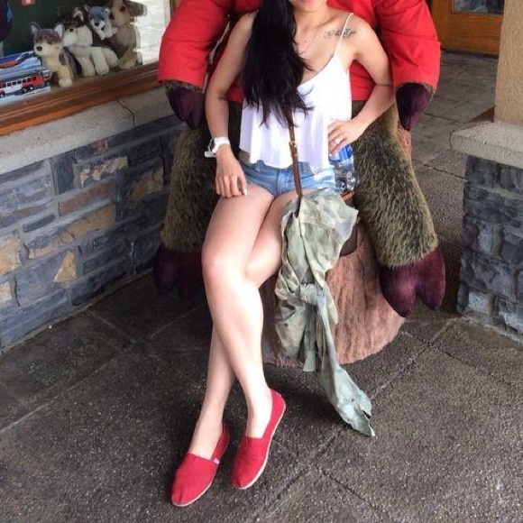 💙3/$30 EXPRESS white ruffle crop top - Picture 5 of 5